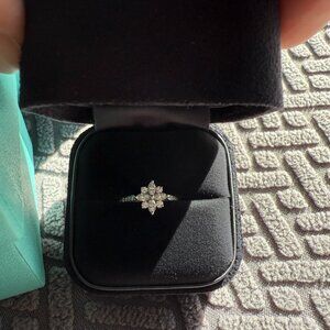 TIFFANY & CO. VICTORIA .36CTW DIAMOND PLATINUM FLOWER CLUSTER RING Size 6